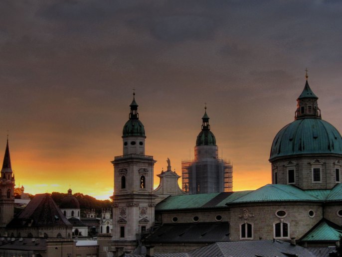 Salzburg Cathedral https://commons.wikimedia.org/wiki/File:Salzburg_Cathedral.jpg